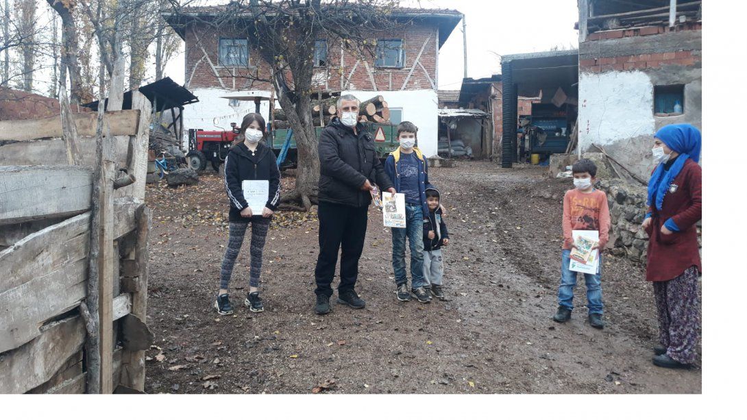  Niksar Aysel Nadide Başar YBO  Köy Öğrencilerine LGS'ye Hazırlık Çalışma Fasikülleri Dağıttı