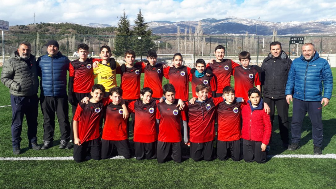 TOKİ Ulucan Ortaokulu Futbol Takımı Tokat İl Birincisi Oldu