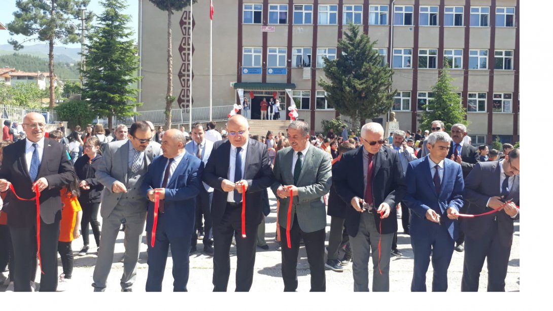 Atatürk Ortaokulu TÜBİTAK 4006 Bilim Fuarı Sergi Açılışı Yapıldı
