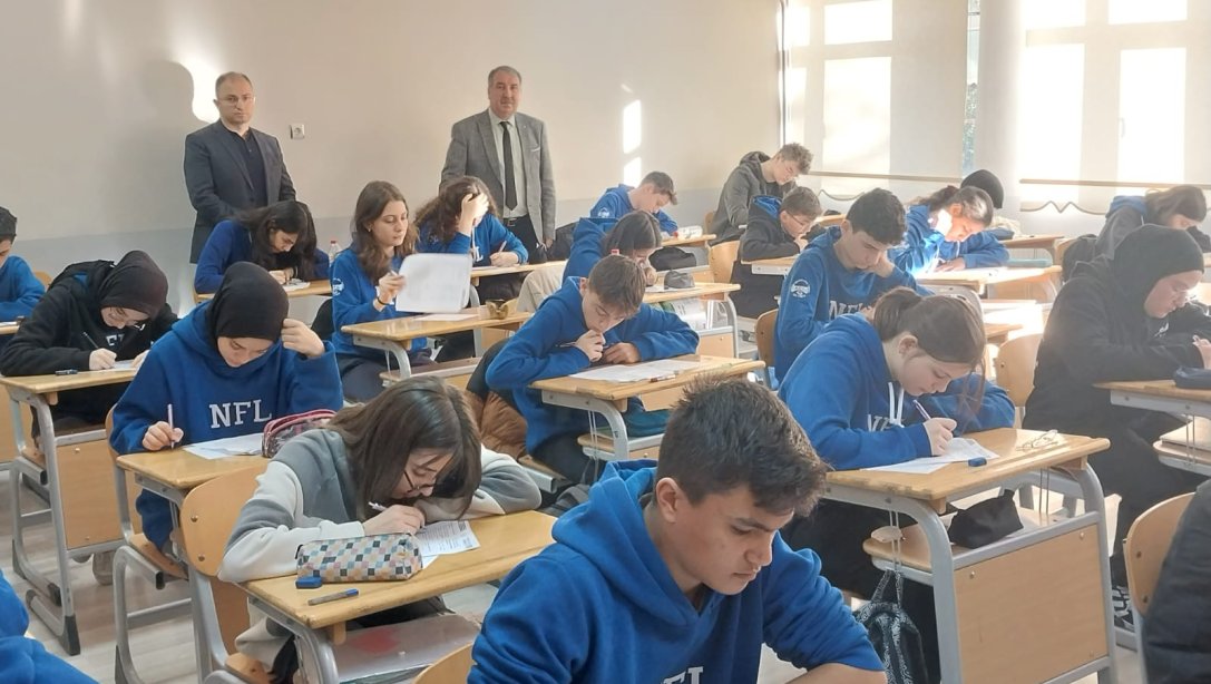 Ülke Geneli 9. Sınıflar Türk Dili ve Edebiyatı ile Matematik Dersleri Ortak Sınav Uygulaması Yapıldı