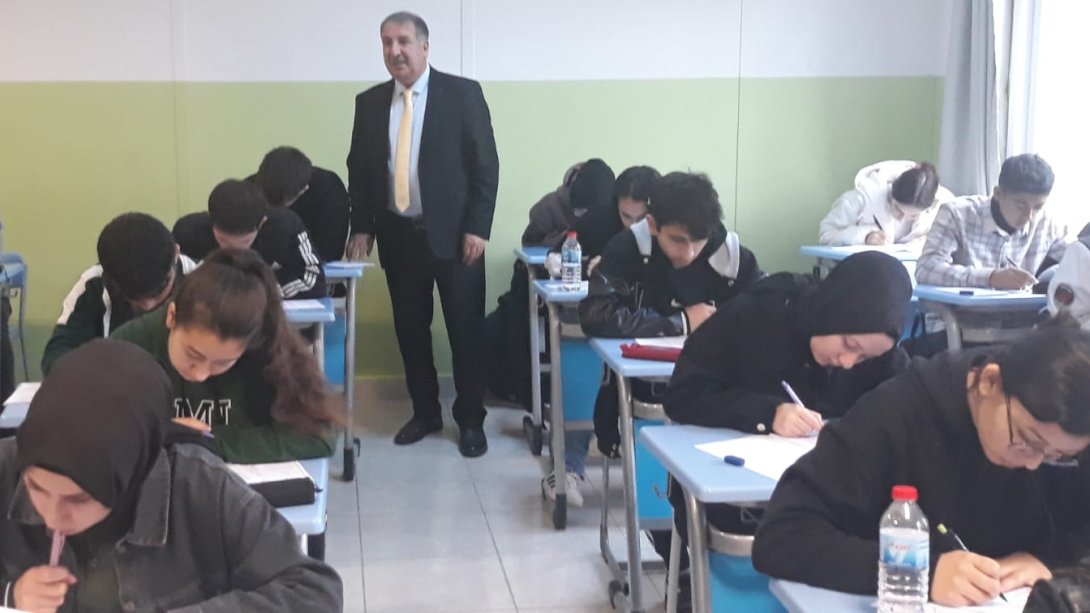İl Geneli Ortaokul 8. Sınıflara İngilizce Revision Pack-2 ve Ortaöğretim 12. Sınıflara TYT Sınavı Yapıldı