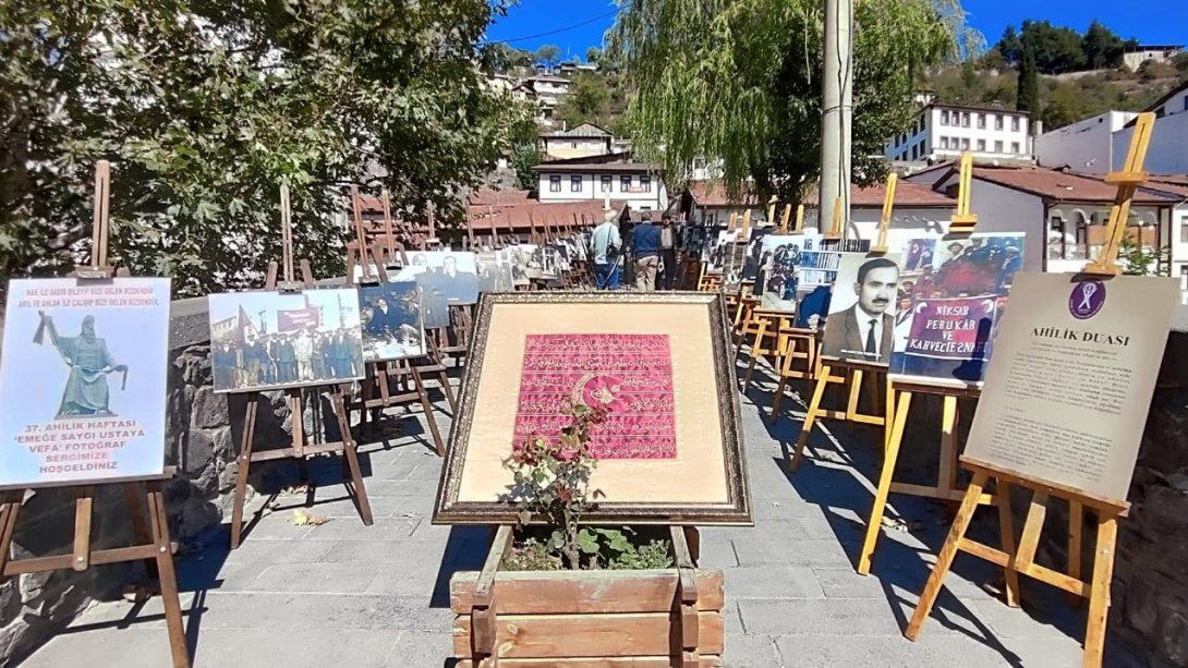 Ahilik Haftası Kapsamında ilçemiz Gazi Osman Paşa Mesleki ve Teknik Anadolu Lisesi USTALARA VEFA Resim Sergisi Düzenledi